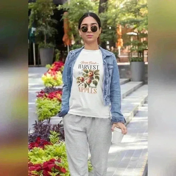 nataly thyme Tops - Fresh market apples tee shirt unisex